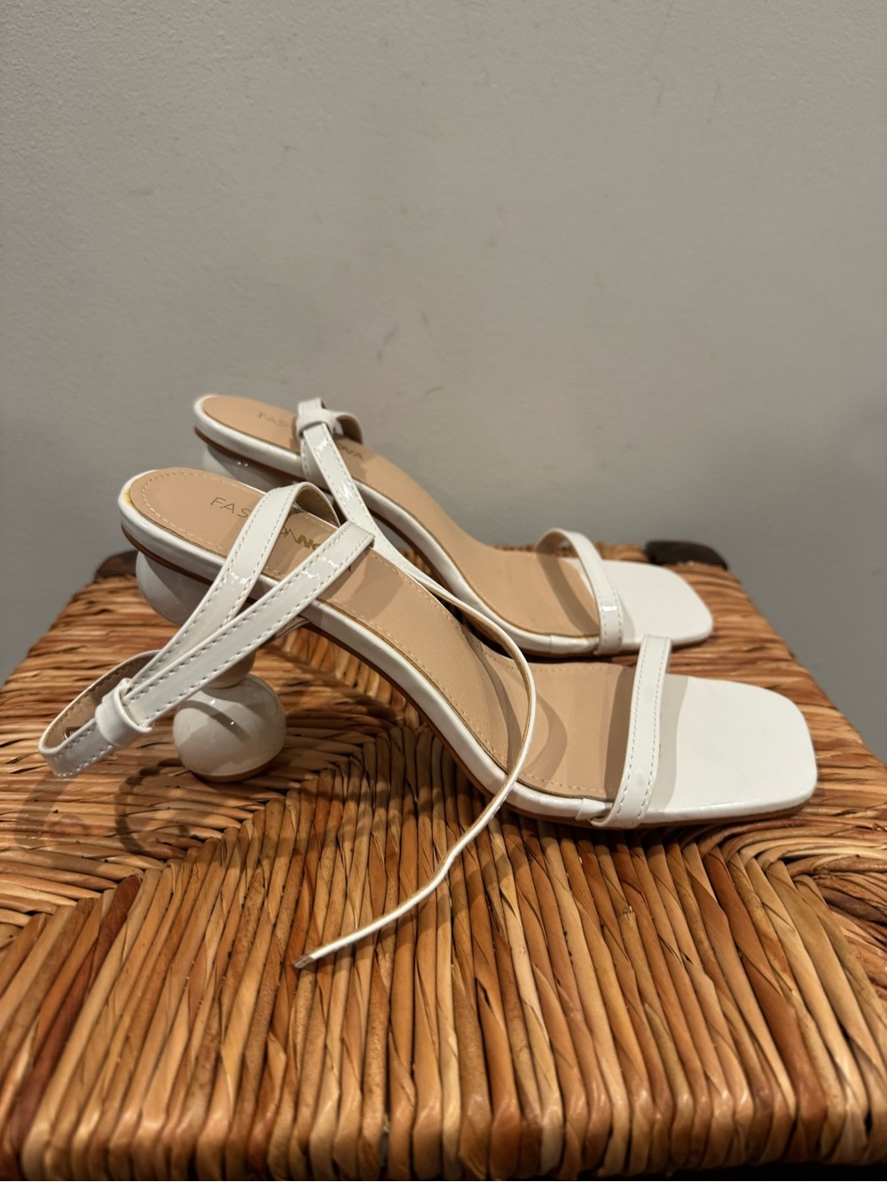 Fashion Nova White Sculpted-Bead Heel Strappy Sandals size 9 - Picture 3 of 6
